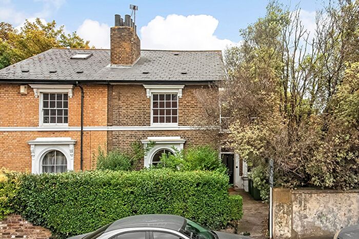 5 Bedroom Semi-Detached House For Sale In Fairfield Grove, Charlton, SE7