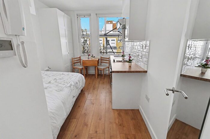 Studio To Rent In - Warwick Road, London, SW5