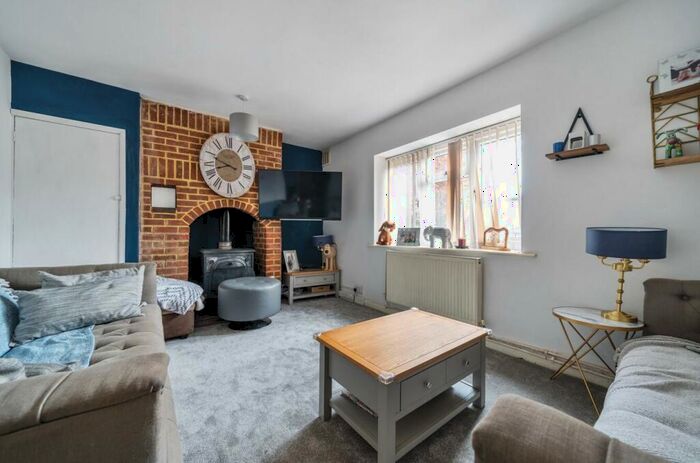 4 Bedroom Semi-Detached House For Sale In Wick Road, Pilning, Bristol, BS35