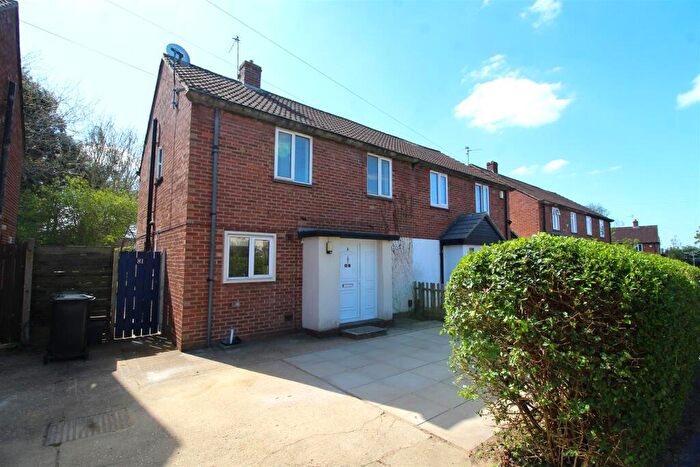 3 Bedroom Semi Detached House For Sale In Bluebell Avenue, Dogsthorpe, Peterborough, PE1