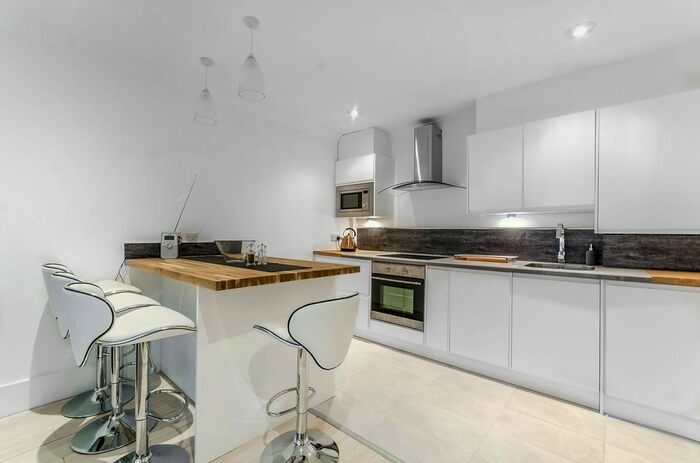 1 Bedroom Flat To Rent In Courtfield Gardens, South Kensington, London, SW5