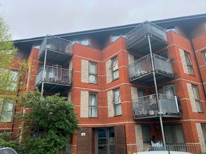 2 Bedroom Flat To Rent In Lewin Terrace, Feltham, TW14