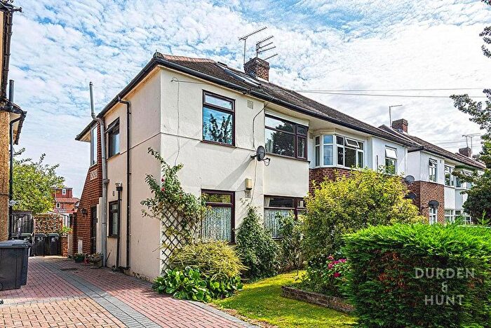 2 Bedroom Maisonette For Sale In Cheltenham Gardens, Loughton, IG10