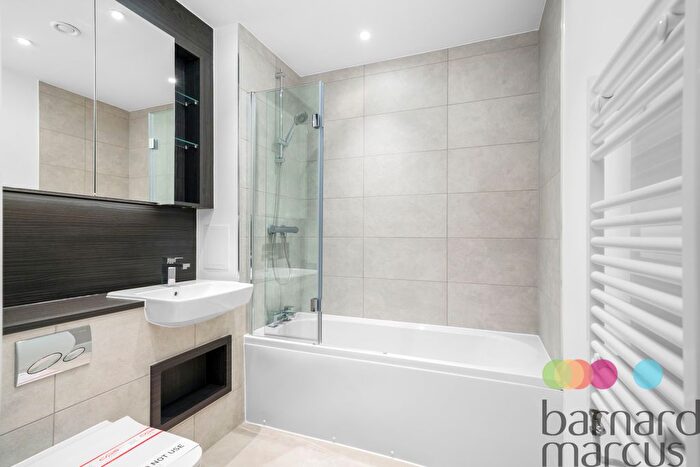 3 Bedroom Flat To Rent In Moorhen Drive, London, NW9