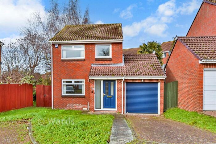 3 Bedroom Detached House For Sale In Fallowfield, Sittingbourne, Kent, ME10