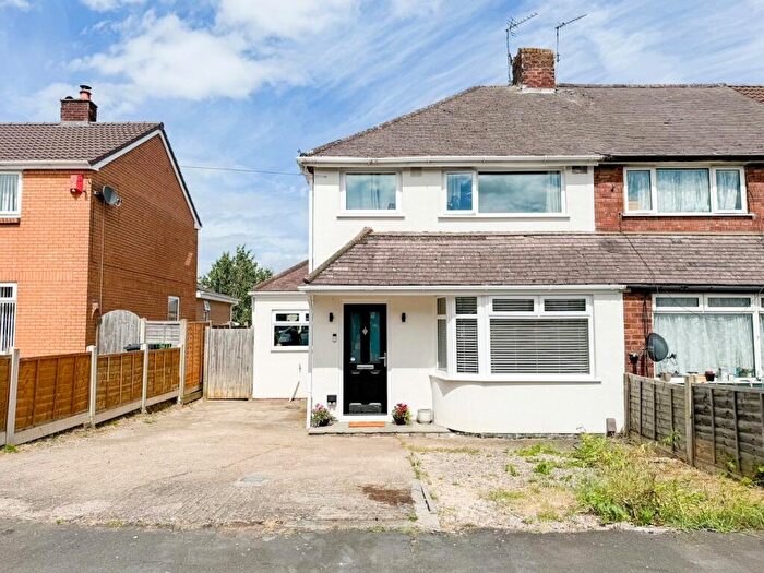 3 Bedroom End Of Terrace House For Sale In Stroud Road, Patchway, Bristol, BS34