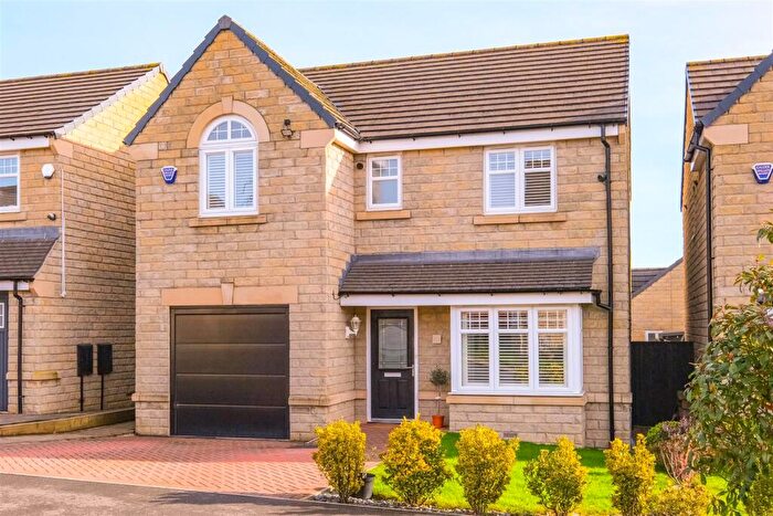 4 Bedroom Detached House For Sale In Oaklands Crescent, Birchencliffe, Huddersfield, HD2