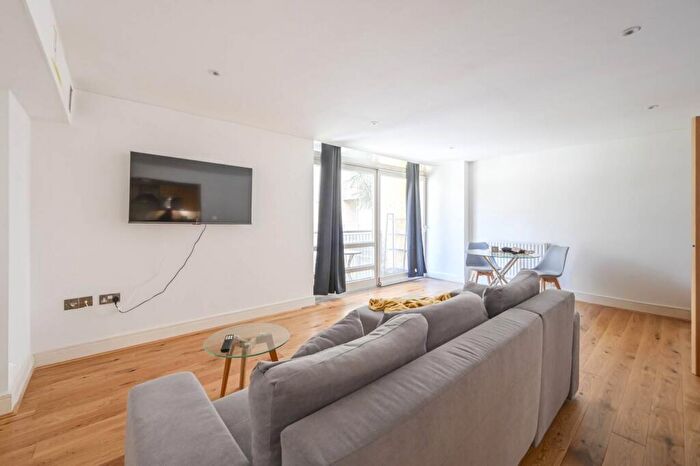 2 Bedroom Flat To Rent In Cassilis Road, Canary Wharf, London, E14