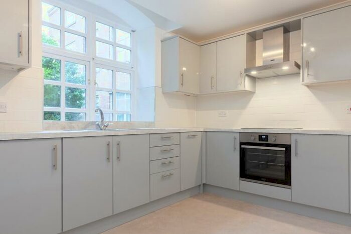 2 Bedroom Apartment To Rent In Bennett Crescent, Oxford, OX4