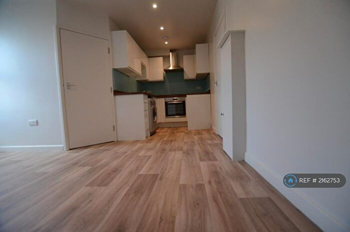 2 Bedroom Flat To Rent In Christchurch Road, Bournemouth, BH7