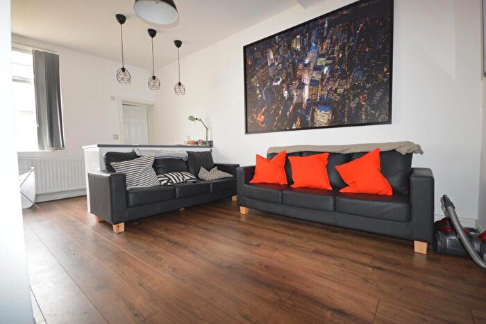 5 Bedroom House To Rent In Esher Road, Liverpool, L6