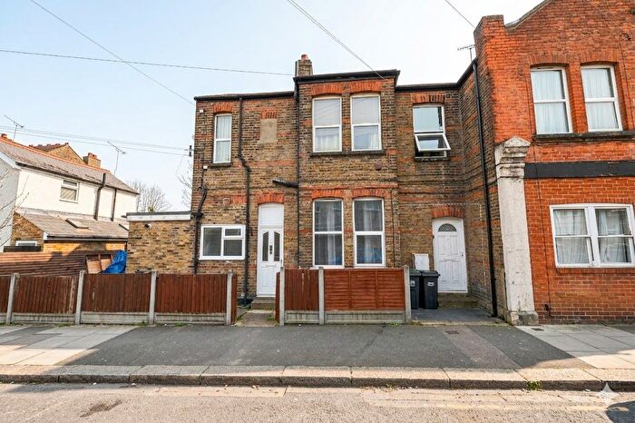 1 Bedroom Flat To Rent In Westborough Road, Westcliff-On-Sea, SS0