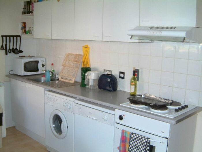 4 Bedroom Flat To Rent In Aubyn Square, London, SW15
