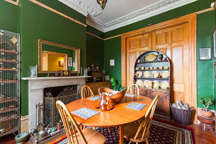 4 Bedroom Semi Detached House For Sale In Shrubland Road, Leyton, London, E10