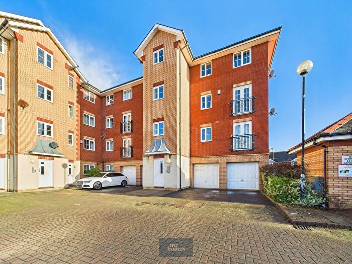 2 Bedroom Flat For Sale In Morel Court, Cardiff, CF11