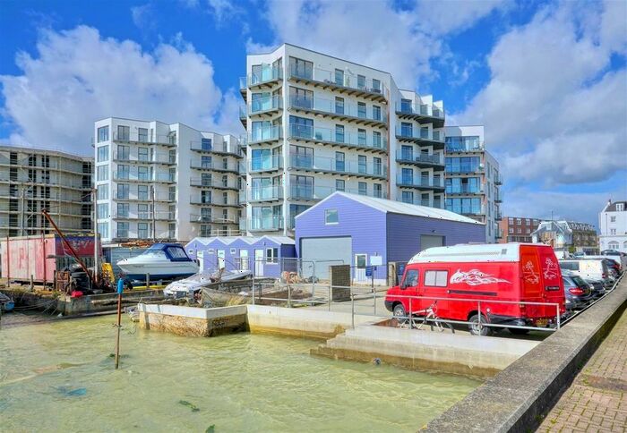 2 Bedroom Flat To Rent In Mariner Point, Brighton Road, Shoreham, BN43
