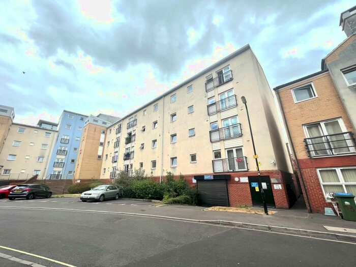 2 Bedroom Apartment To Rent In White Star Place, Southampton, SO14