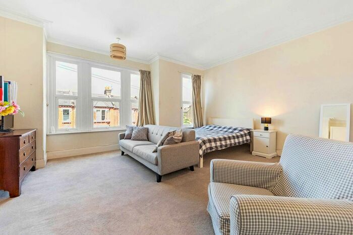 Studio To Rent In Elms Crescent, Abbeville Village, London, SW4