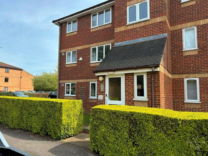 1 Bedroom Flat To Rent In Walpole Road, Slough, Berkshire, SL1