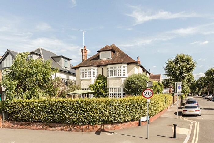 2 Bedroom Flat To Rent In Portsmouth Road, Kingston Upon Thames, KT1