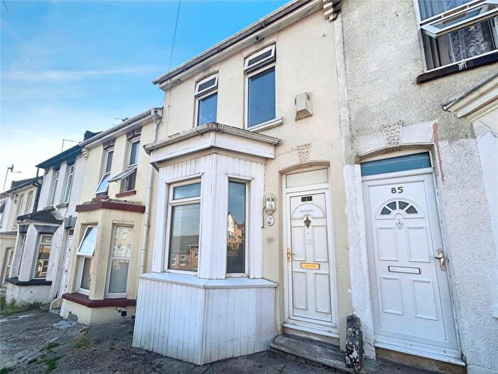 3 Bedroom Terraced House For Sale In Magpie Hall Road, Chatham, Kent, ME4