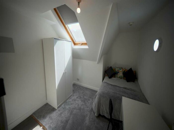 3 Bedroom Flat To Rent In Albany Road, Roath, CF24