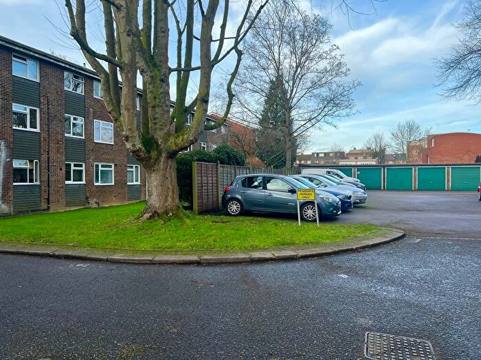 2 Bedroom Flat To Rent In Cornwall Road, Hatch End, HA5
