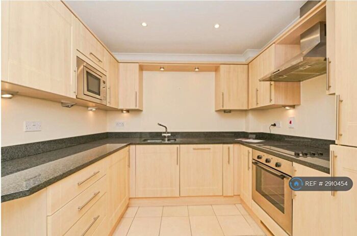2 Bedroom Flat To Rent In Royal Swan Quarter, Leatherhead, KT22