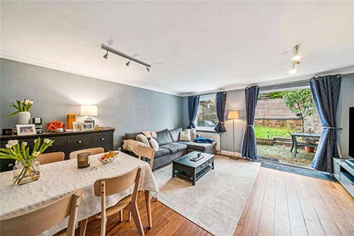 2 Bedroom Apartment For Sale In Hillgate Place, SW12
