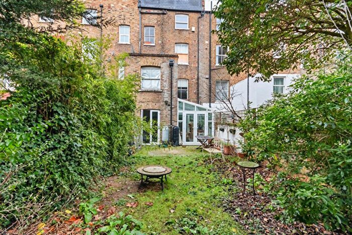 1 Bedroom Flat For Sale In Loftus Road, Shepherd's Bush, London, W12