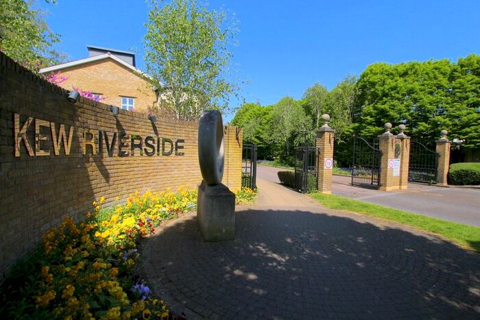 6 Bedroom Town House To Rent In Melliss Avenue, Kew, TW9