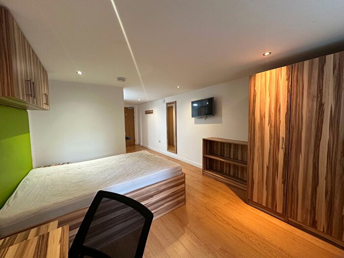 1 Bedroom Flat To Rent In Kirkgate, Huddersfield, HD1