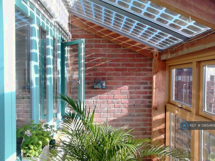 1 Bedroom Flat To Rent In Hackbridge, Hackbridge, SM6