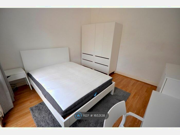 4 Bedroom Semi-Detached House To Rent In Dellfield Crescent, Uxbridge, UB8