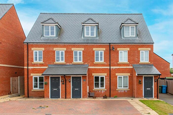 3 Bedroom Terraced House For Sale In Stag Road, Rothwell, NN14