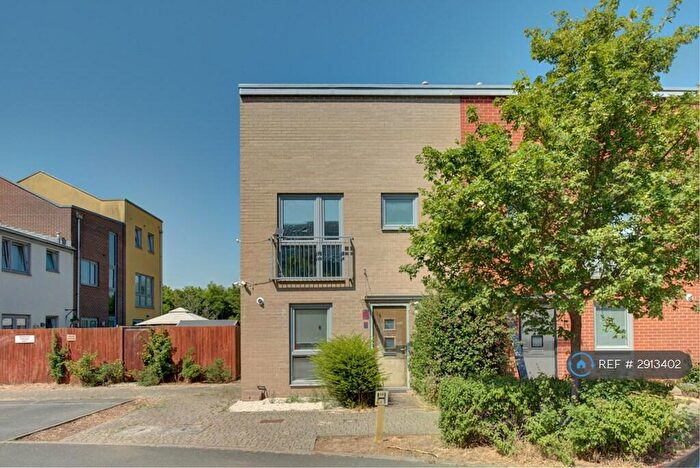 3 Bedroom End Of Terrace House To Rent In Vimy Drive, Dartford, DA1