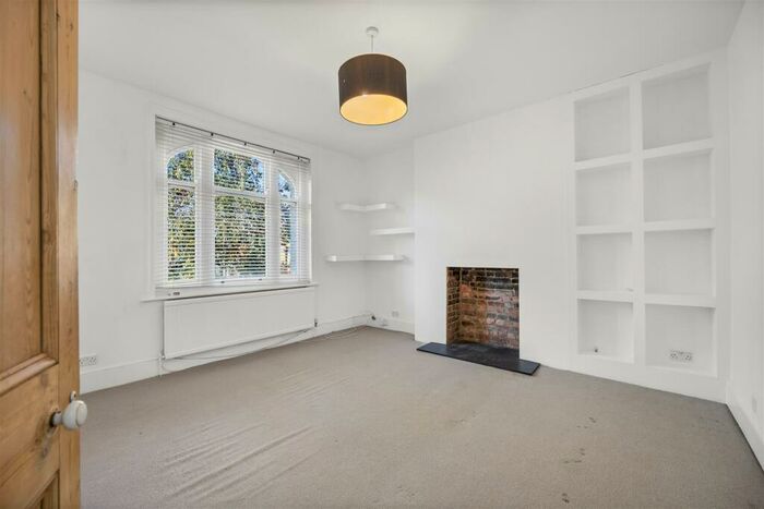 2 Bedroom Apartment To Rent In Honeybourne Road, West Hampstead, NW6