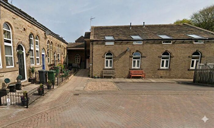 1 Bedroom Apartment For Sale In Baptist Fold, Queensbury, Bradford, BD13