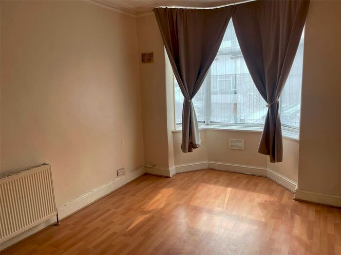 1 Bedroom Flat To Rent In Pretoria Road, Southsea, Hampshire, PO4