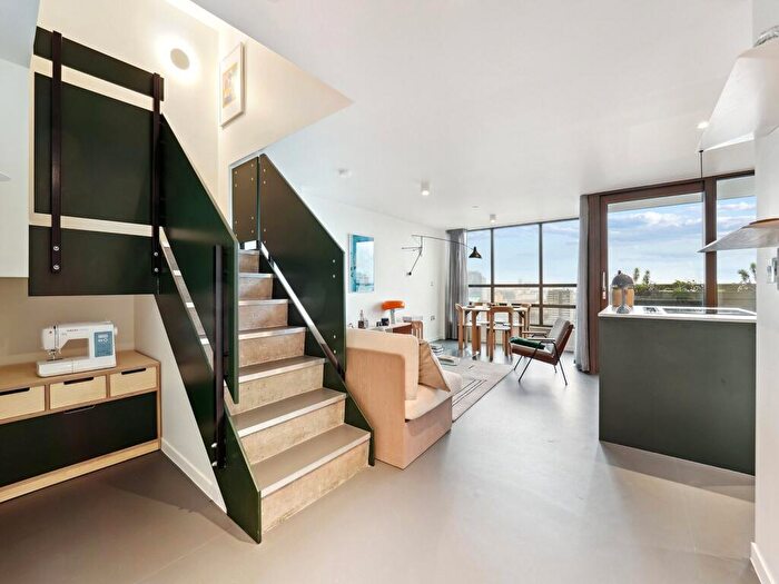 2 Bedroom Apartment To Rent In Balfron Tower, St. Leonards Road, E14