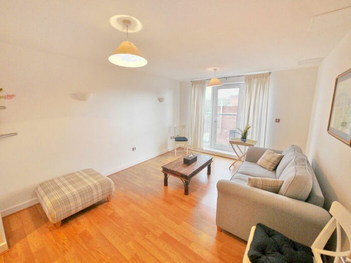 1 Bedroom Flat To Rent In High Street, Uxbridge, UB8