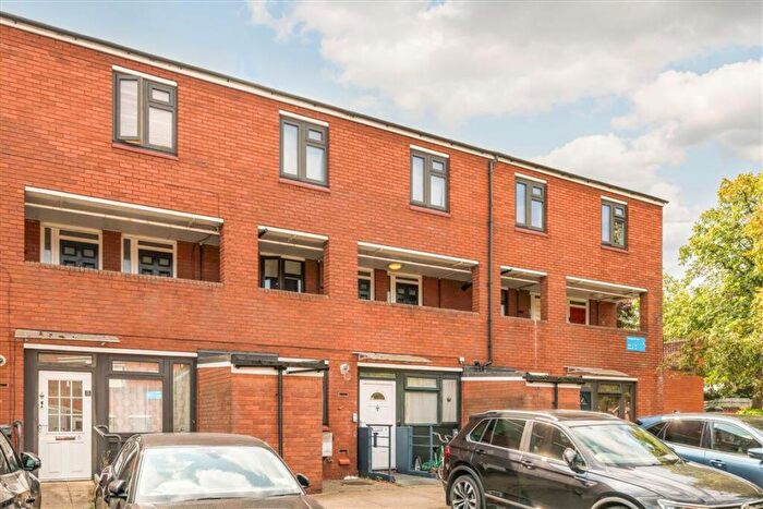 2 Bedroom Flat To Rent In Stoneycroft Close, Lee, SE12