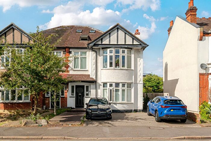 2 Bedroom Flat For Sale In Worple Road, London, SW20