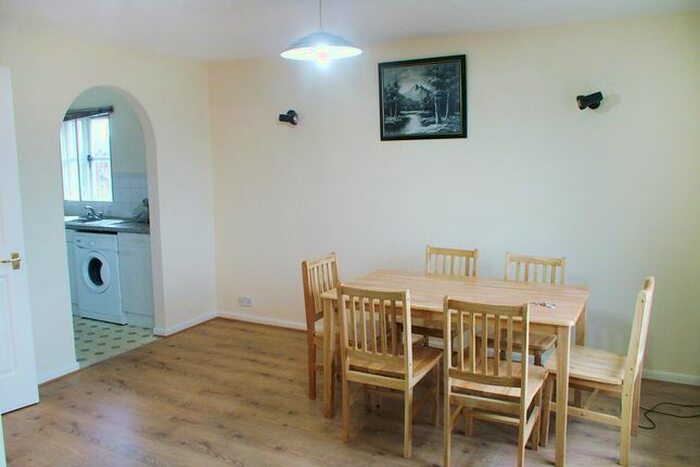 2 Bedroom Flat To Rent In Anderson Close, London, W3