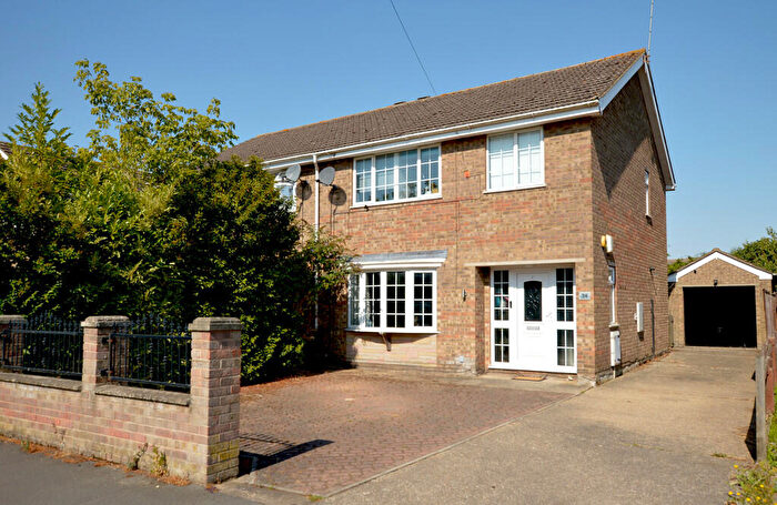 3 Bedroom Semi-Detached House For Sale In Chestnut Drive, Louth, LN11