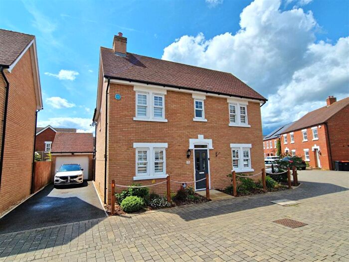 4 Bedroom Detached House For Sale In Midsummer Grove, Great Denham, Bedford, MK40