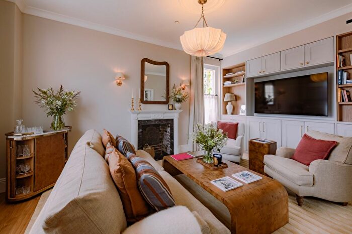 2 Bedroom End Terrace House To Rent In Bloomfield Terrace, Belgravia, SW1W
