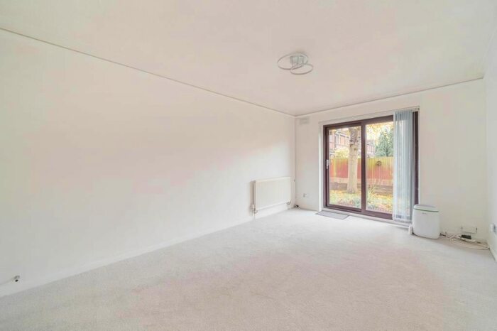 1 Bedroom Flat To Rent In Feltham, Middlesex, TW13