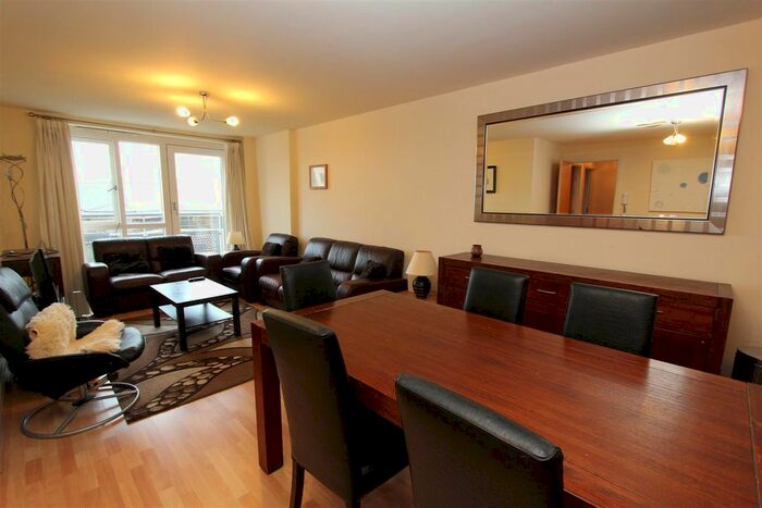 2 Bedroom Flat To Rent In Elmwood Lane, Leeds, LS2