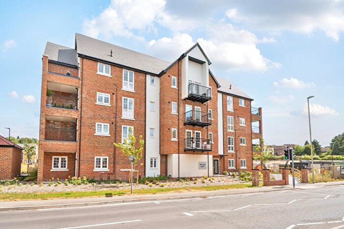 2 Bedroom Flat To Rent In Stout Grove, Alton, Hampshire, GU34